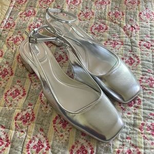 Zara block heel shoe with ankle strap. Size 40